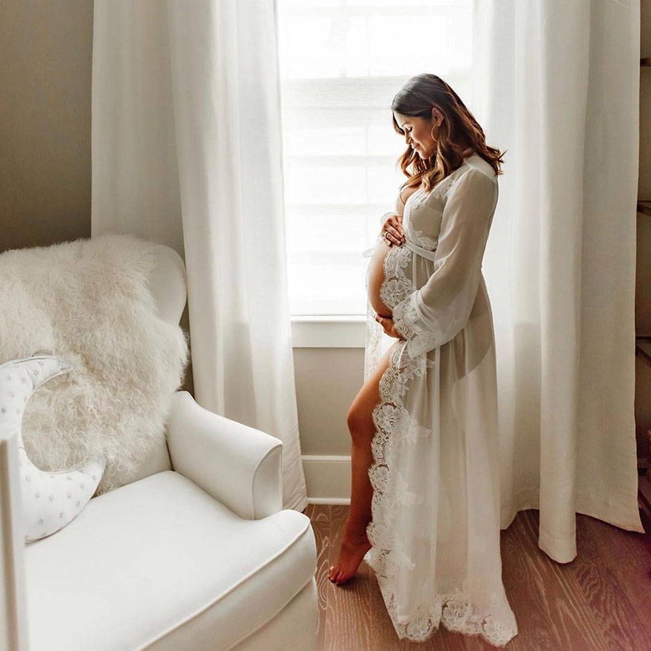 4 stylish mama-approved robes to wear for your maternity photos